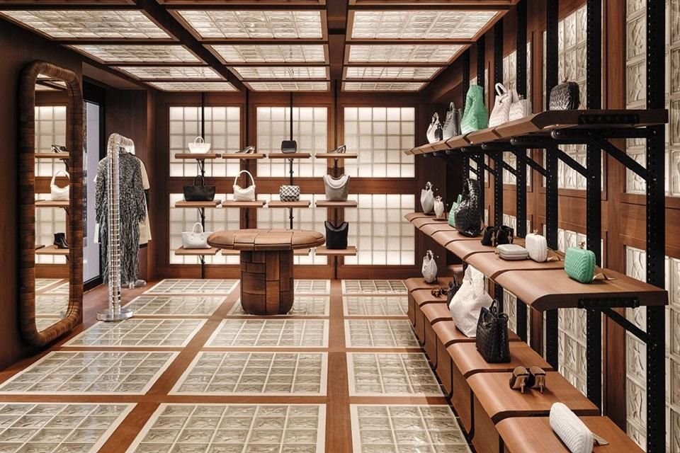 Foto de la tienda de Bottega Veneta en París / La nueva sucursal en Guadalajara también es parte de ésta nueva propuesta de estilo del director creativo Mathieu Blazy.