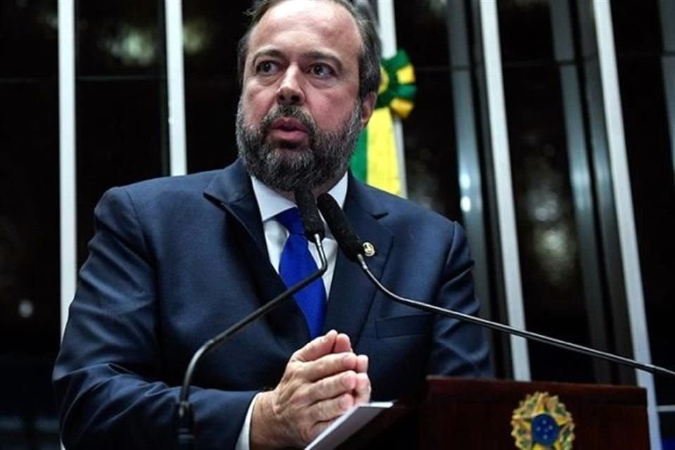 Alexandre Silveira de Oliveira, ministro de Minas y Energía de la República Federativa de Brasil.