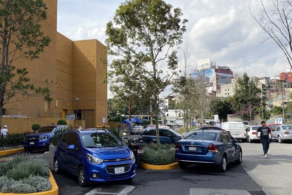 Además del caos vial, vecinos han padecido falta de agua.