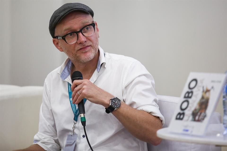 Jens K, Styve, el máximo representante de las tiras cómicas de Noruega visitó ayer el Salón del Cómic de la FIL.