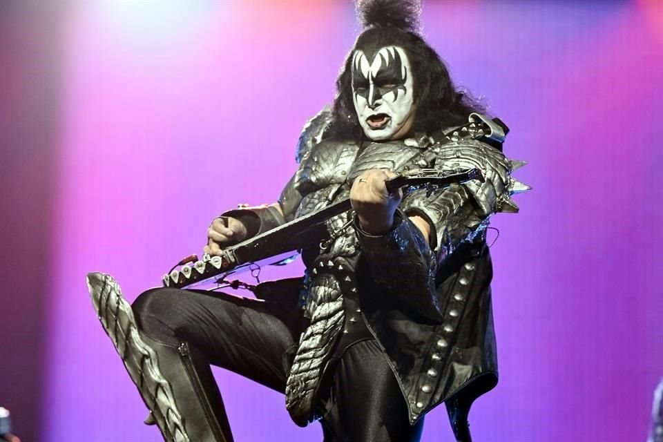 Tras finalizar su gira del adiós y retirarse definitivamente de los escenarios, KISS anunció que seguirá con su marca, ahora como banda virtual.