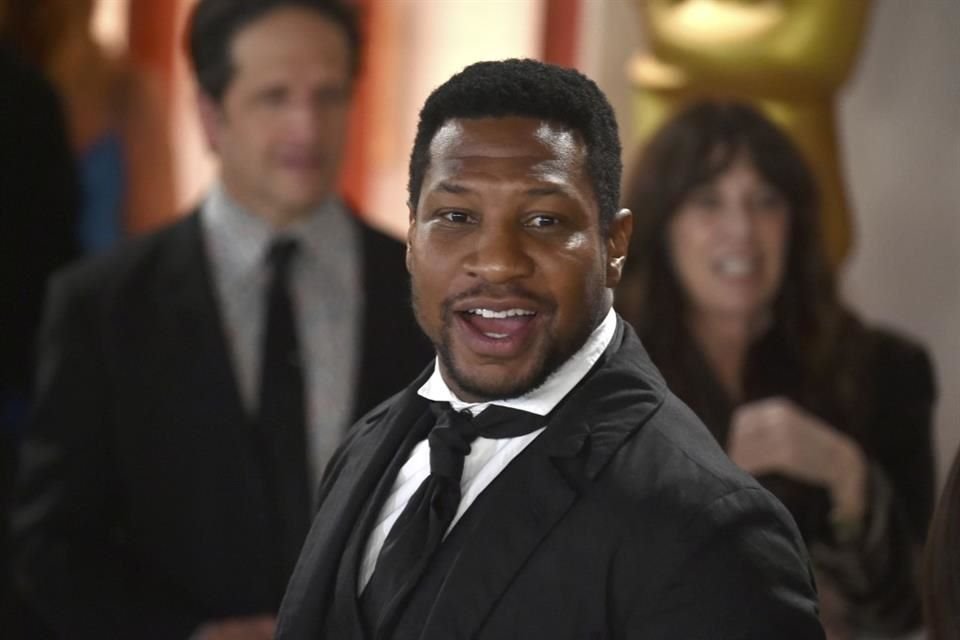 Jonathan Majors está acusado de agredir a su novia.