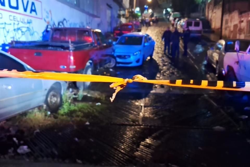 Un hombre privado de la libertad salvó su vida luego de que sus captores chocaron el automóvil en el que lo llevaban encajuelado.