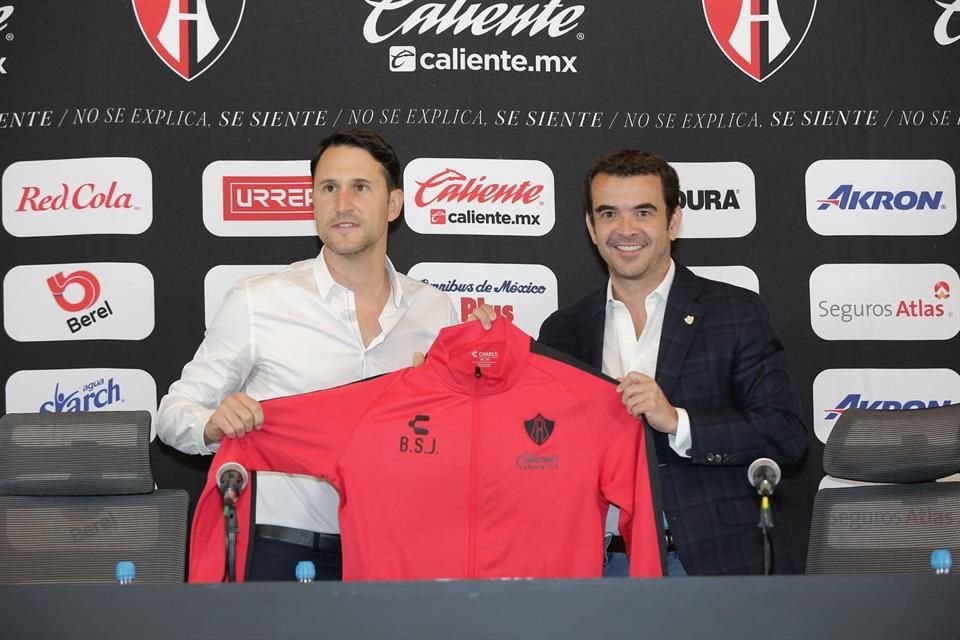 Beñat San José fue presentado como nuevo técnico del Atlas.