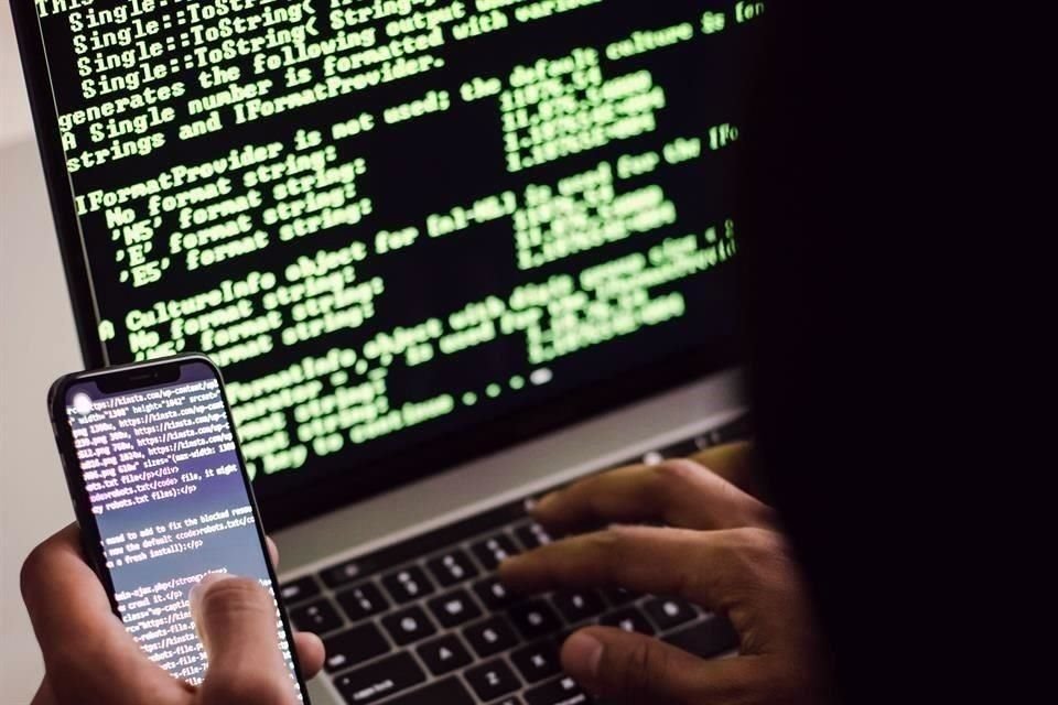 La Administración del ex Mandatario priista adquirió por 32 millones de dólares el sistema Pegasus a la empresa israelí Balam Seguridad Privada para escuchar, capturar texto e imágenes, así como contactos de cualquier teléfono inteligente.