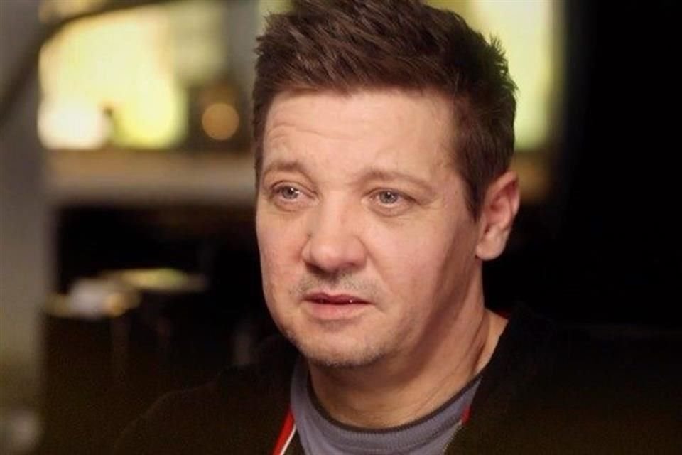 Jeremy Renner fue atropellado por una  máquina que pesaba 16 toneladas.