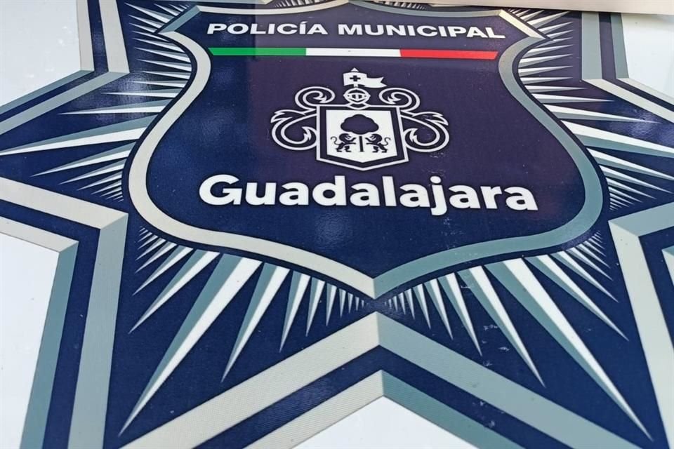 Tres policías de Guadalajara fueron aprehendidos por estar presuntamente involucrados en un caso de abuso de autoridad y tortura.