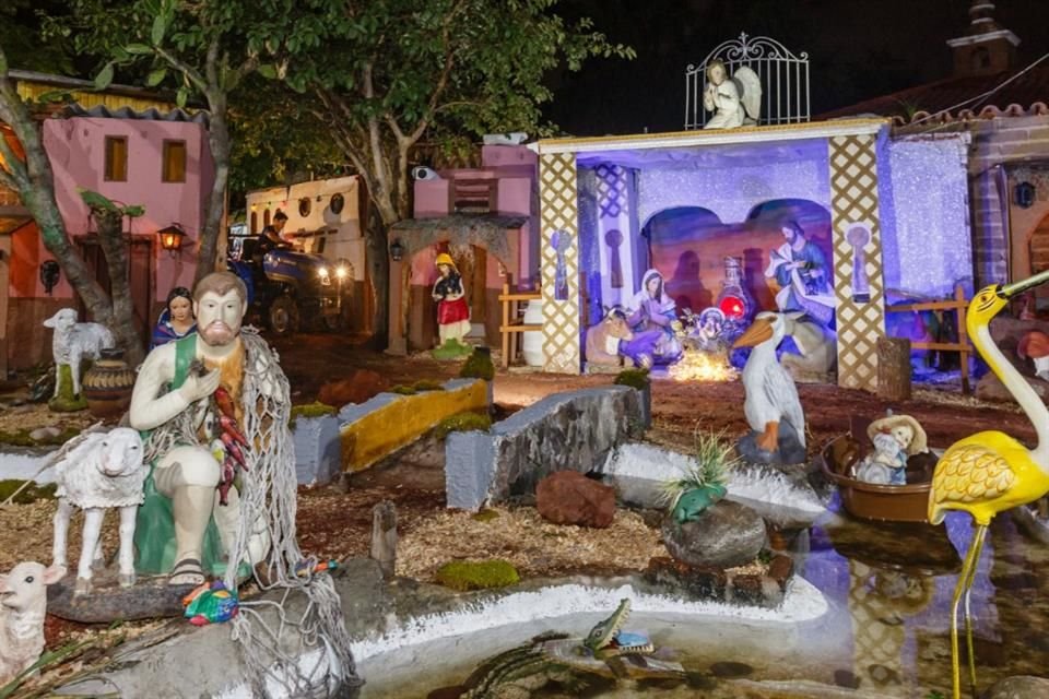 En la Colonia Las Fuentes hay un rincón semejante a un oasis de tradición. Es el nacimiento gigante de la familia Barba.