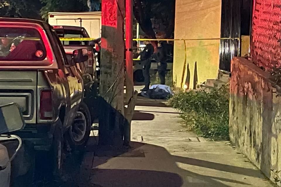 Un pleito entre vecinos terminó con un hombre muerto a balazos en la Colonia San Isidro Oblatos, en Guadalajara.