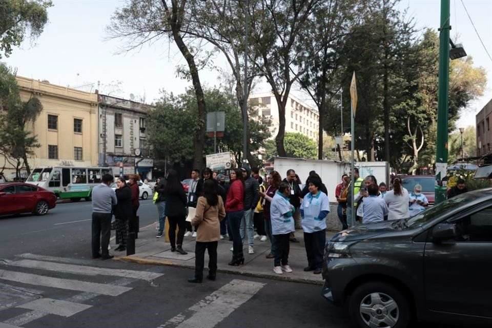 En otras áreas de la Ciudad, como en la Colonia Tabacalera, vecinos evacuaron los inmuebles.