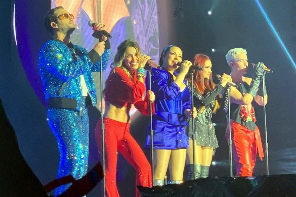 Christopher Uckermann (izq. a der.), Anahí, Maite Perroni, Dulce María y Christian Chávez durante su último concierto en Monterrey.