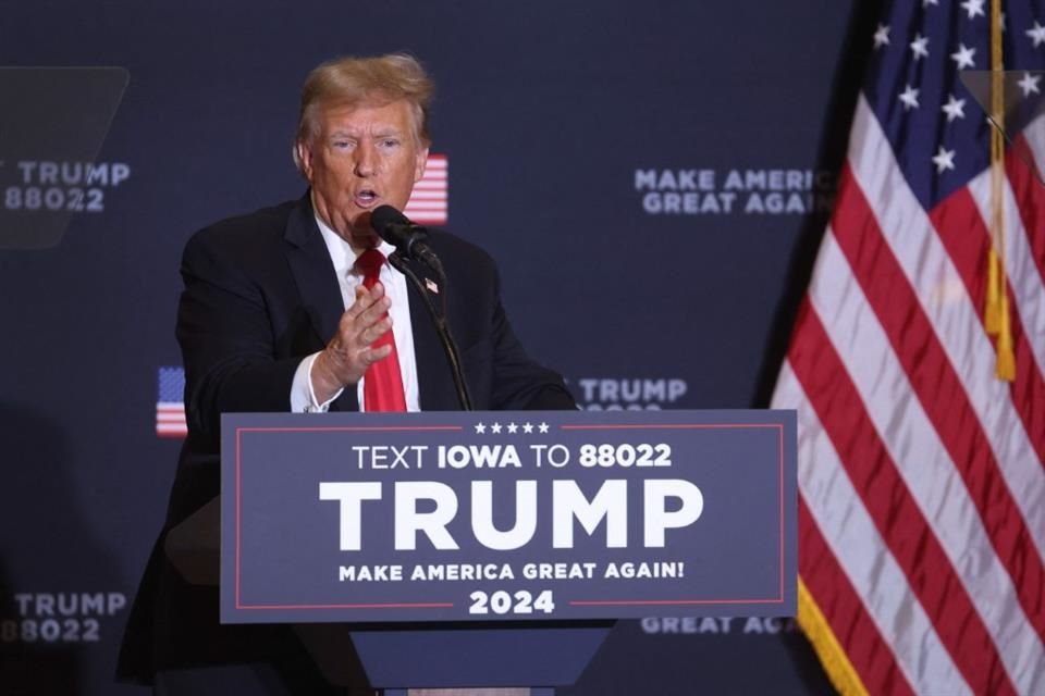 El candidato republicano Donald Trump habla durante un evento de campaña el 13 de diciembre del 2023.