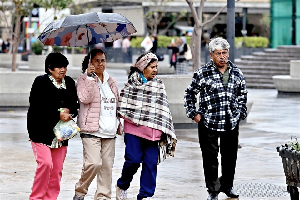 Los adultos mayores ven su piel afectada por la falta de humectación natural asociada a la edad.