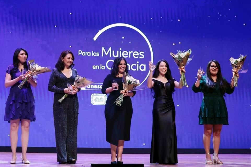 Monserrat Llaguno, Miriam Bravo, Amalia Ávila, Mari Carmen Íñiguez y Mariana Ballesteros fueron las cinco investigadora jóvenes que ganaron la Beca L'Oréal-Unesco-AMC 2023.