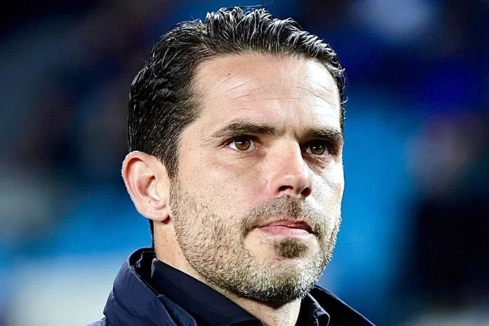 Fernando Gago viajó este domingo por la noche de Argentina a Guadalajara para oficializar su vínculo con las Chivas.