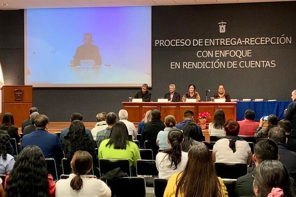 La contralora estatal, Teresa Brito, encabezó la clausura del Programa de Actualización con Enfoque de Rendición de Cuentas.