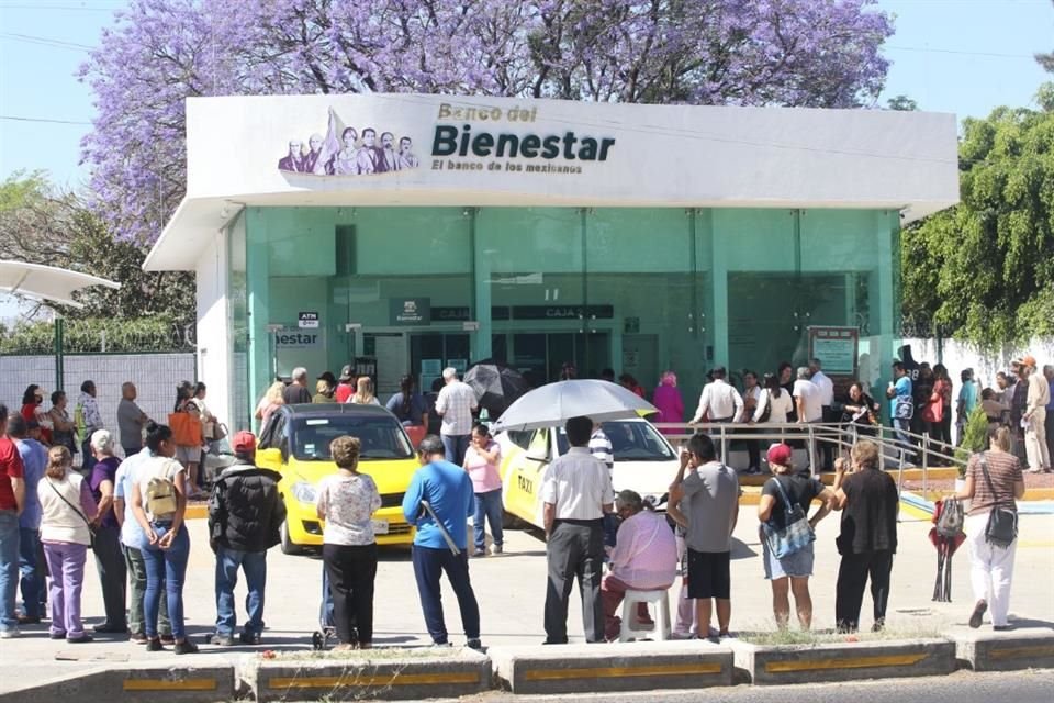 Gobierno federal mantiene abierto en Jalisco registro a tres programas sociales, con los cuales ha incrementado su padrón de beneficiarios.