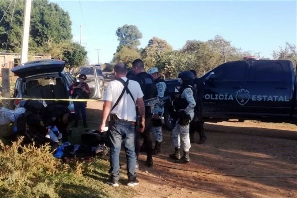 La Guardia Nacional aseguró dos vehículos, droga y equipo táctico.