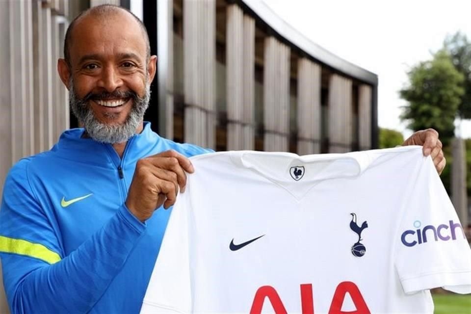 El DT luso seguirá su aventura en la Premier con el Tottenham.