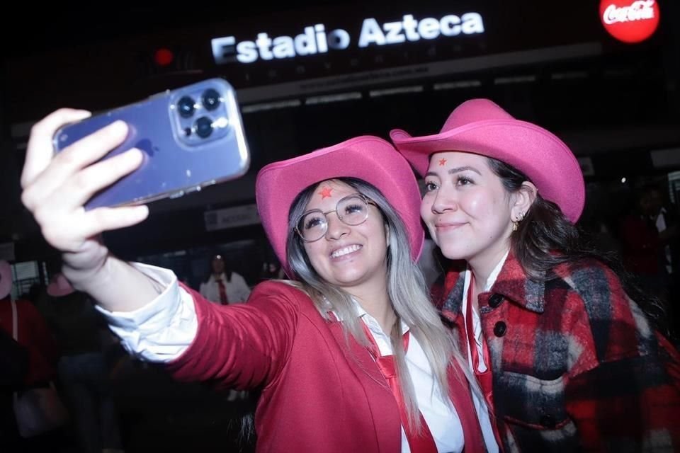 Desde muy temprano, la generación Rebelde empezó a llegar al Estadio Azteca