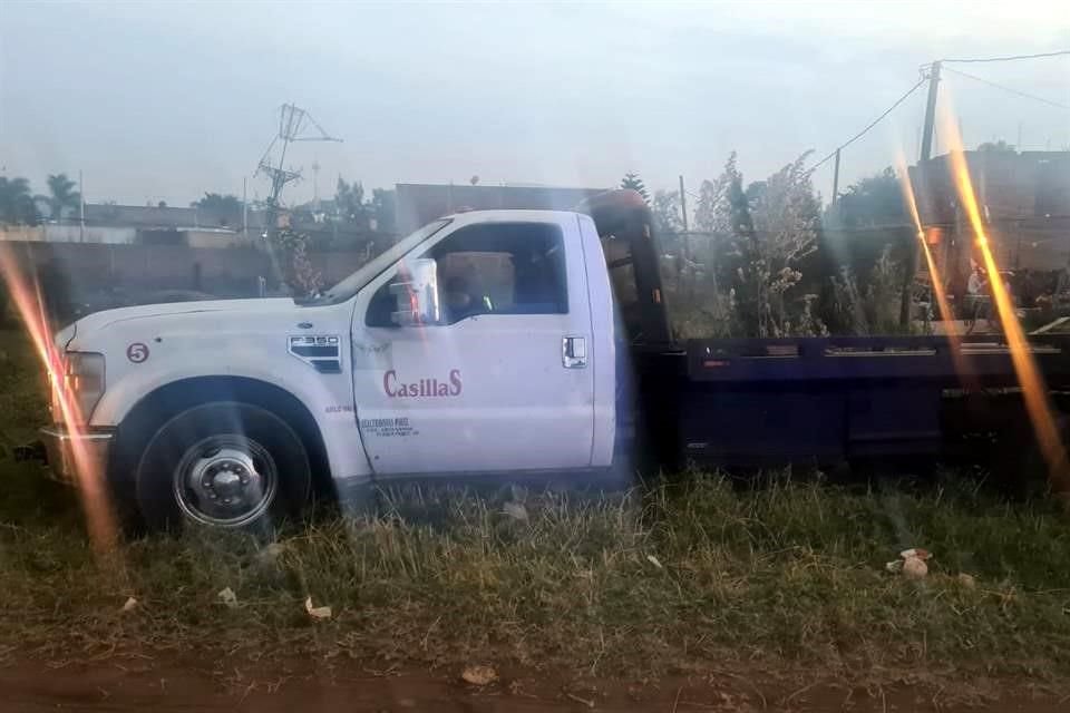 El cadáver de un hombre asesinado a balazos fue localizado este jueves a bordo de una grúa en la Colonia La Severiana.