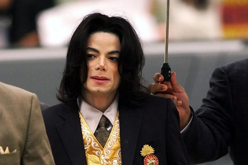 Herederos de Michael Jackson impidieron una subasta de grabaciones 'raras' del cantante; afirman que les fueron robadas.