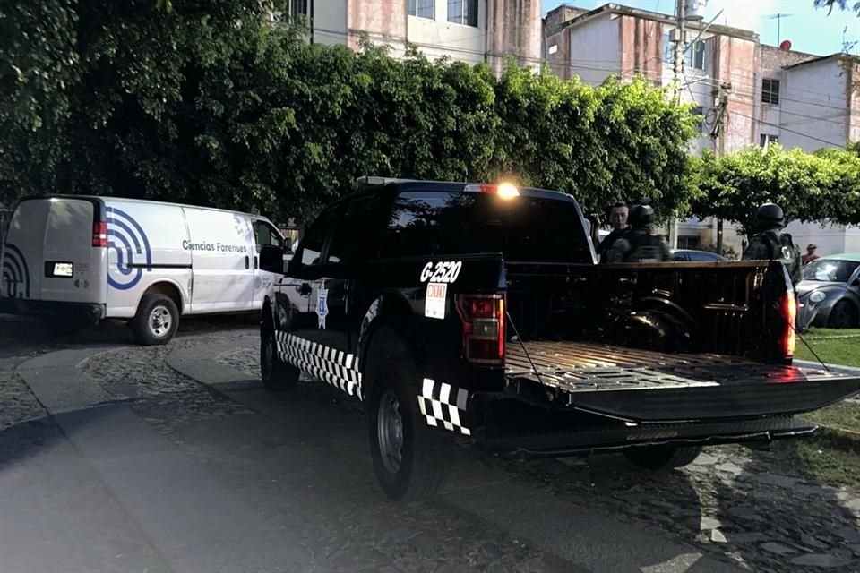 Un hombre muerto, maniatado y con heridas de arma blanca fue hallado la noche del domingo en un departamento en Huentitán El Alto.