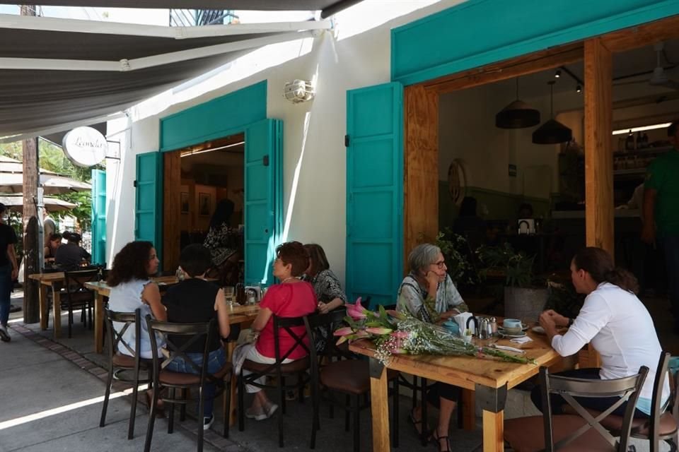 De acuerdo a encuesta del IIEG, el 24.3 por ciento de los restaurantes en Jalisco han aumentado sus precios en los últimos 3 meses.