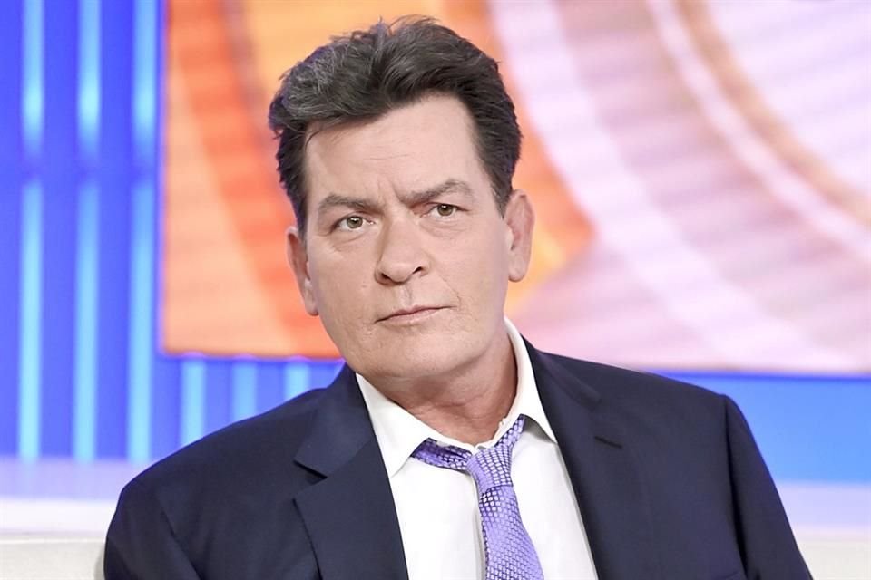 La policía pudo arrestar a la vecina de Charlie Sheen debido a que se encontraba en el mismo edificio que el actor.