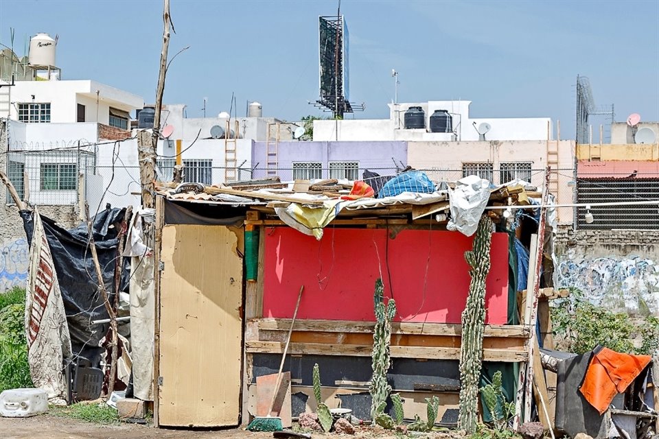 Un millón 264 mil 474 personas, el 24% de la población, habita en asentamientos irregulares, revela estudio del Imeplan.