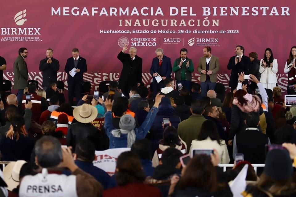 AMLO hablo de su relevo en 2024 y enseguida hubo gritos de apoyo a Claudia Sheinbaum.