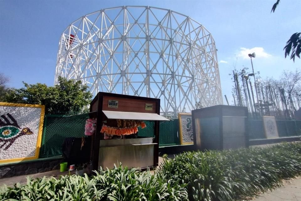 Locales que están afuera del Parque Aztlán están desocupados porque los comerciantes no han querido ocuparlos por la baja afluencia.