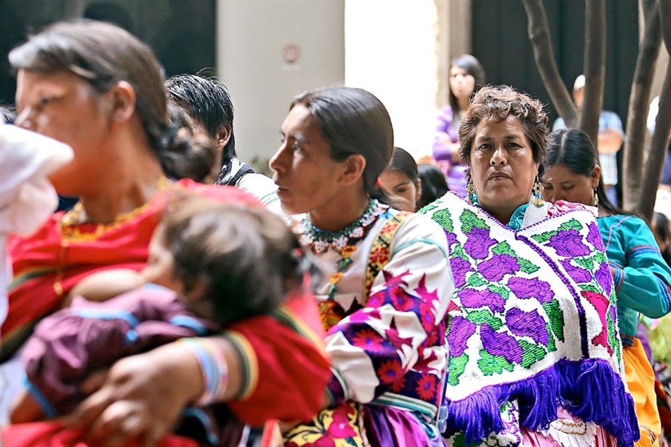 Para recibir atención, personas de pueblos originarios se trasladan por horas hasta llegar a alguna clínica ubicada en la ZMG.