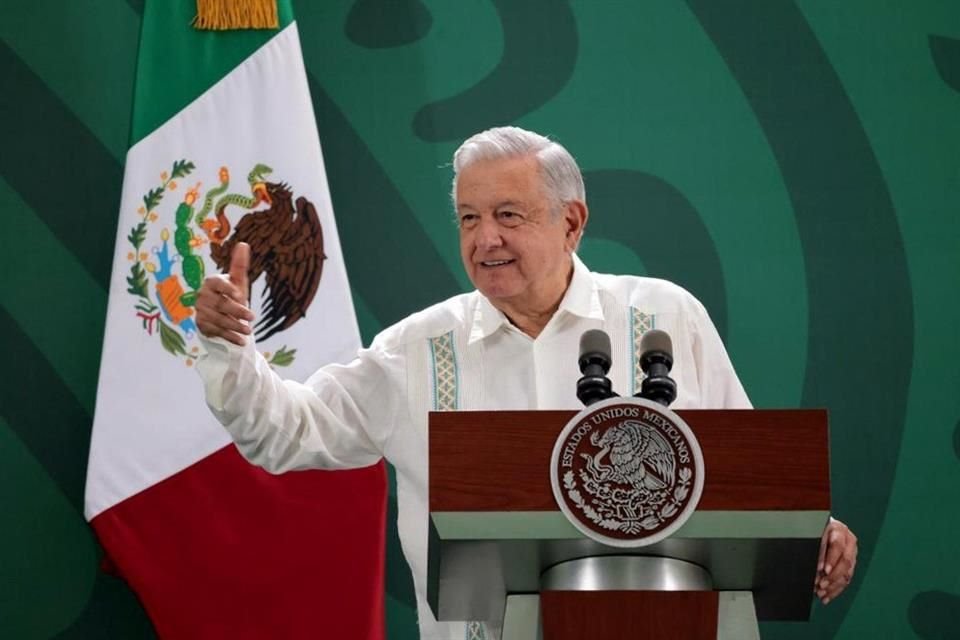 El Presidente Andrés Manuel López Obrador promulgó este miércoles las reformas que consuman la centralización de los recursos en materia de salud.