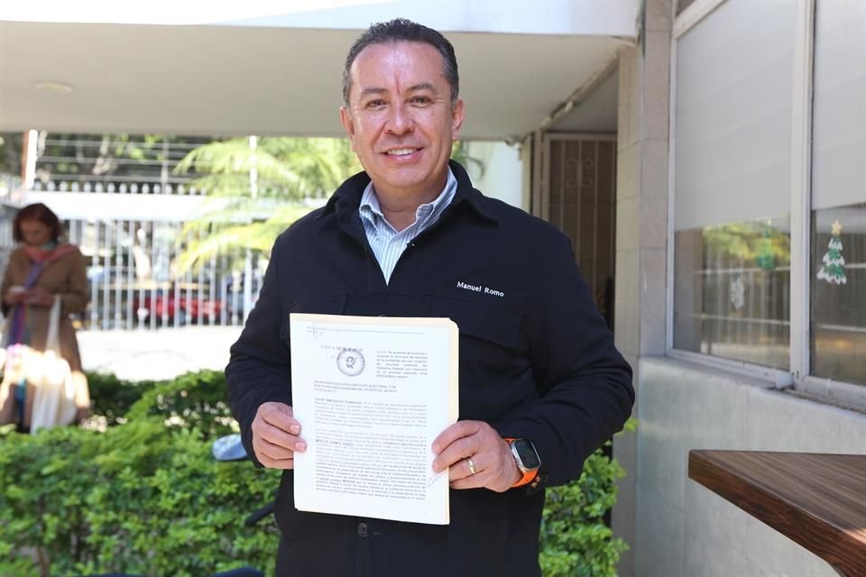 Manuel Romo, representante de MC en Jalisco acude al IEPC a presentar una queja por la intervención de servidores públicos federales en el proceso electoral.