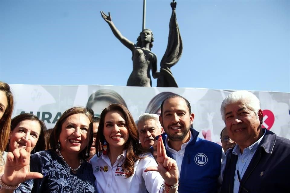 Xóchitl Gálvez, Laura Haro, Marko Cortés y Francisco Ramírez Acuña, en el cierre de precampaña.