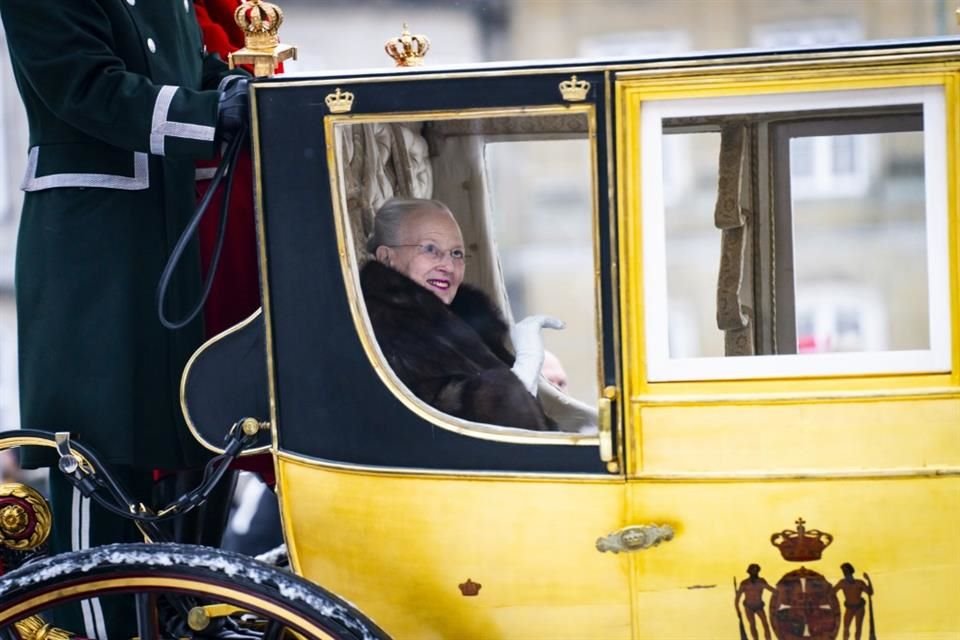 La Reina Margarita II de Dinamarca dio su último paseo en carruaje, antes de ceder el trono a su hijo, el Príncipe Federico.