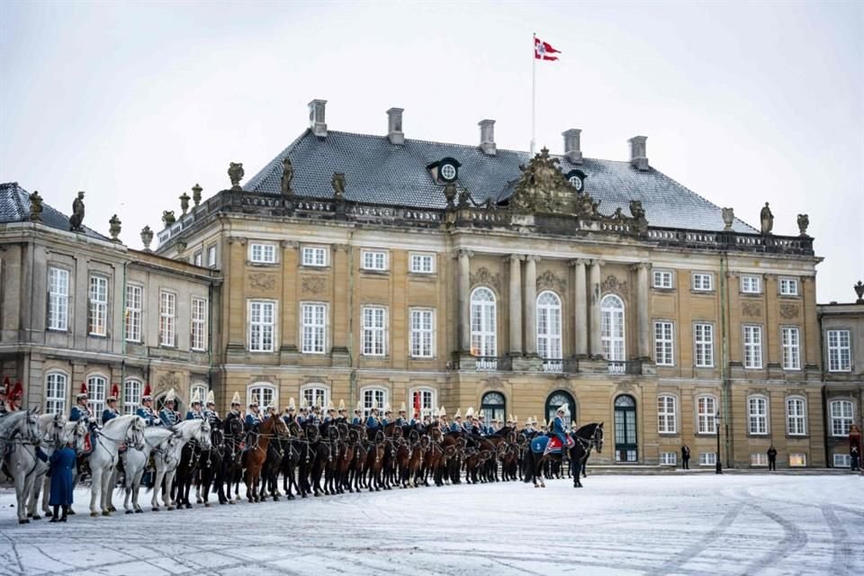 En este recorrido también participaron, como escoltas de la Reina, los Jinetes de la falda de caballos del regimiento de Gardehusar.