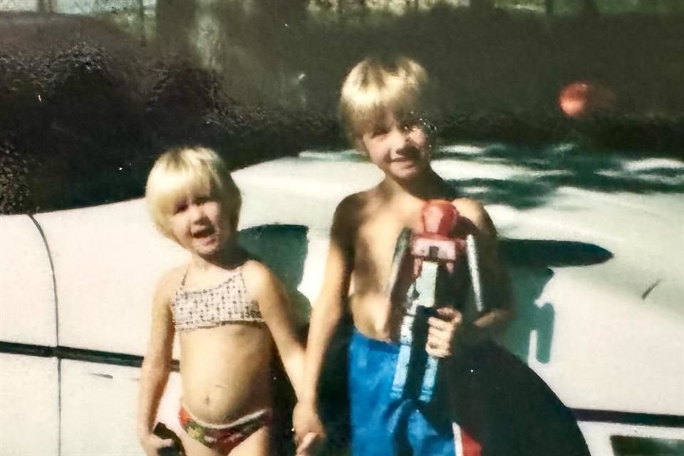 Con una tierna foto que remonta su infancia, Nick Carter recordó a su hermana Bobbie Jean.