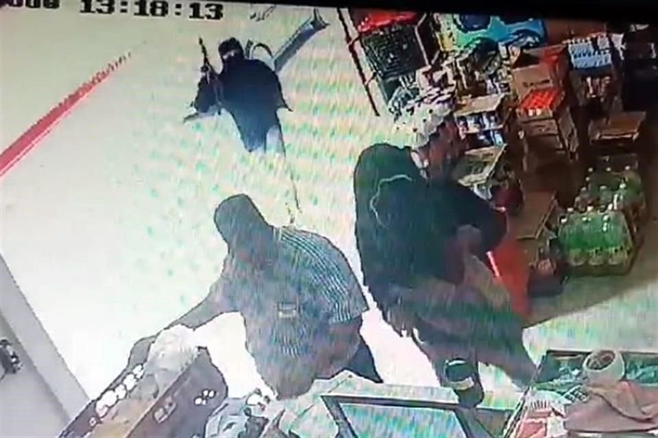 Sujetos 'encañonaron' a sus víctimas en comercios de diversos giros en la capital de Tabasco.