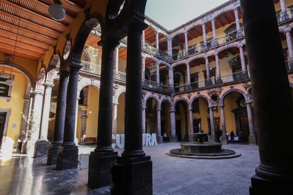 Ya abrió la convocatoria para el Premio Agustín Yáñez que entregará 150 mil pesos al mejor libro de cuentos escrito por un mexicano.