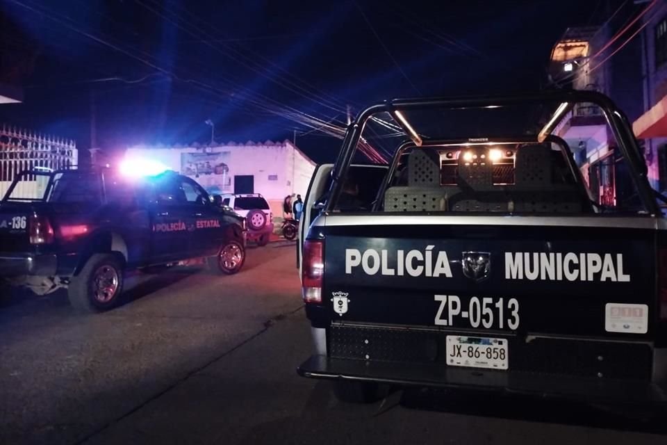 Un hombre y una mujer resultaron heridos luego de que sujetos atacaran a balazos a un joven que estaba en la zona.