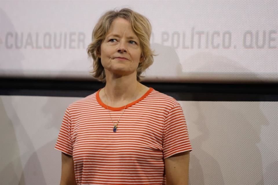 Jodie Foster le aconsejó a los jóvenes 'aprender a relajarse y crear ideas propias'.