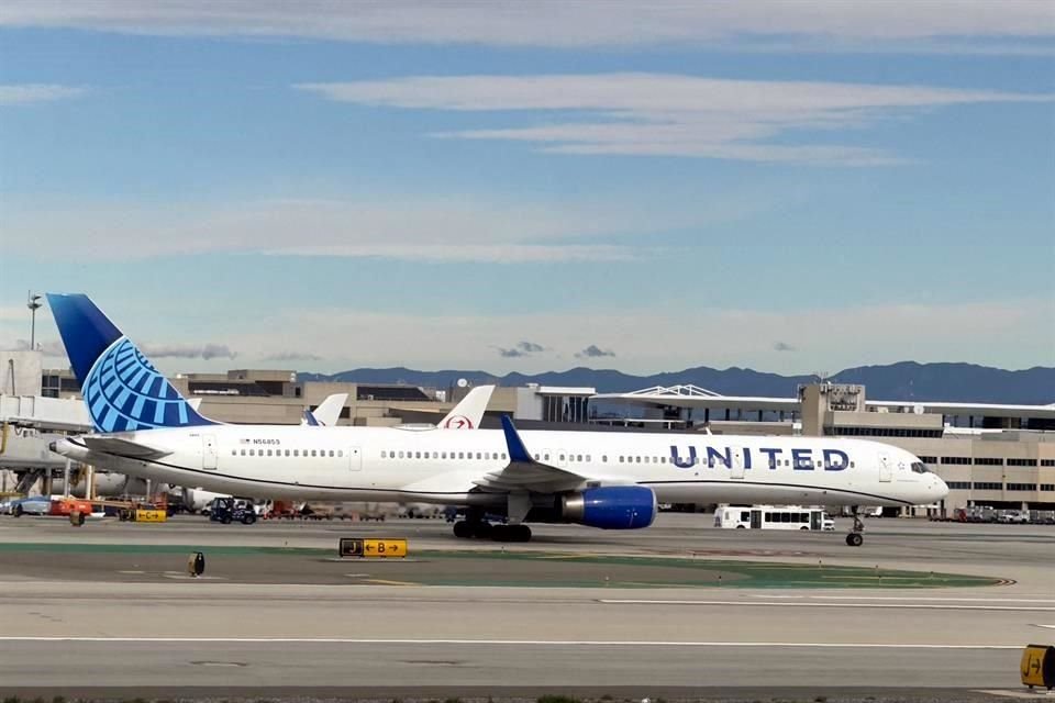 United Airlines ha encontrado pernos sueltos en los tapones de las puertas de varios de sus aviones Boeing 737 Max 9 durante las inspecciones.