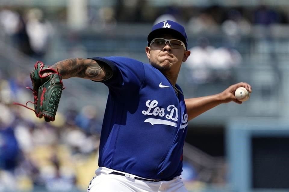 Los Angeles Dodgers separaron a Urías del equipo.