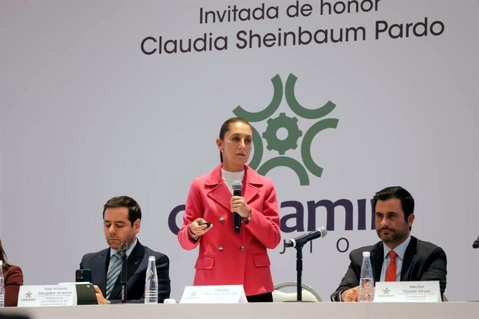 En Guanajuato Sheinbaum se reunió con empresarios a los que señaló que es indispensable trabajar en la construcción de planes regionales para la industrialización.