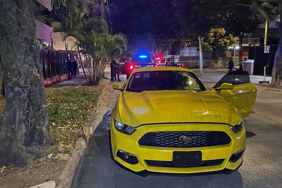 Luego de una persecución, fue recuperado un automóvil Mustang, que fue robado en la Colonia Lomas del Country, en Guadalajara.