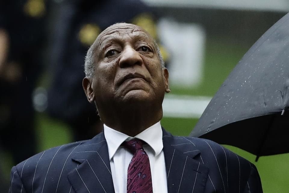 Bill Cosby está pensando en demandar al Condado de Montgomery, Pensilvania, por abusos en su condena.