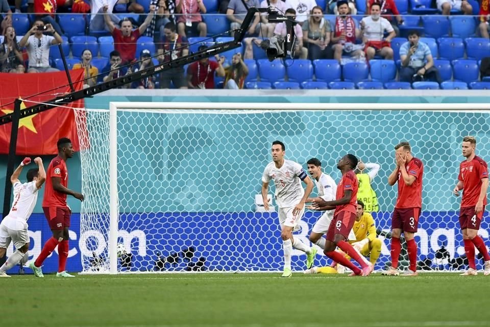 España comenzó ganando.