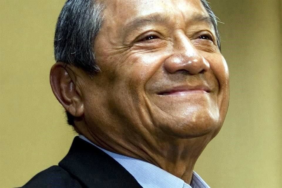 Juan Pablo Manzanero, hijo de Armando Manzanero, confirmó que habrá una bioserie sobre la vida de su padre.